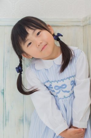 画像1: 【JiJiオリジナル】 リボン刺繍の1年中使えるスモッキングワンピース(オックスフォード) 2歳3歳7歳