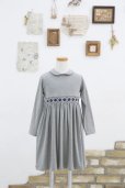 画像1: Malvi&Co.(マルヴィ)<br>ジャージ素材スモッキングワンピース(グレー)<br>5歳110cm (1)