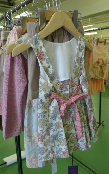 画像4: 【SALE!!30％OFF!!】 Je suis en CP!(ジュスィザンセーペー) Lucile Dressルシルドレス(リバティプリント ハイドレンジャ Cream Hydrangeas) 8歳122-128cm (4)