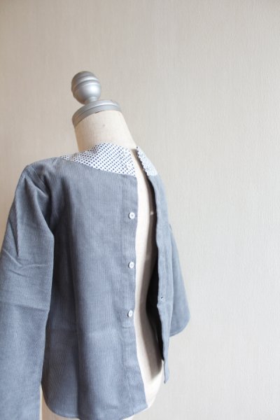 画像3: 12か月18か月2歳 【SALE!!30%OFF!!】 Je suis en CP!(ジュスィザンセーペー) Plastron shirtボーイズバックボタンシャツ(ブルーグレー) (3)