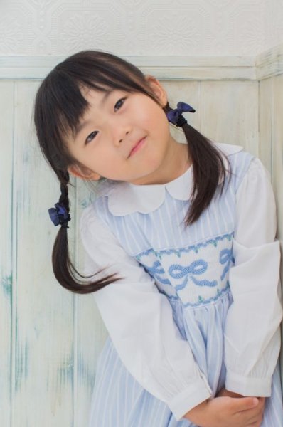 画像1: 【JiJiオリジナル】 リボン刺繍の1年中使えるスモッキングワンピース(オックスフォード) 2歳3歳7歳 (1)
