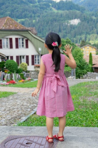 画像5: 【JiJiオリジナル】 チェリー刺繍の スモッキングワンピース (サッカーレッドチェック) 2歳-8歳 (5)