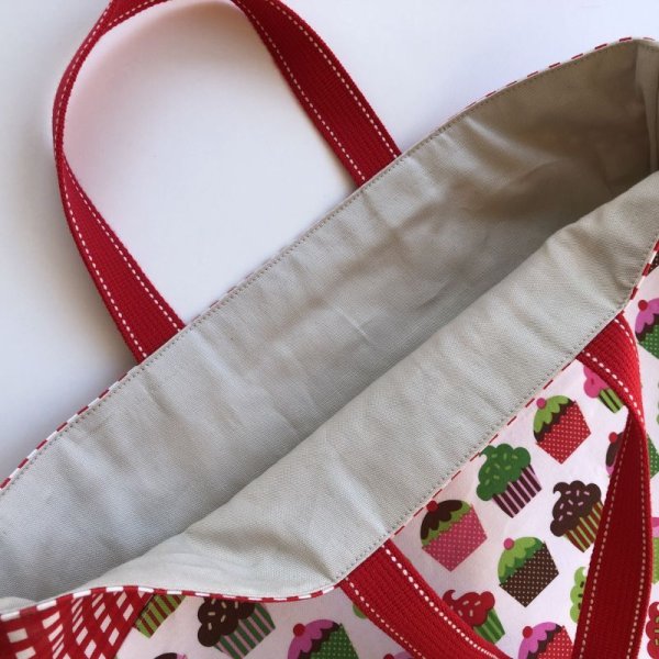 画像3: レッスンバッグ(基本サイズ) レッドチェックカップケーキプリント 通園バッグ・絵本バッグ・手提げ袋 (3)