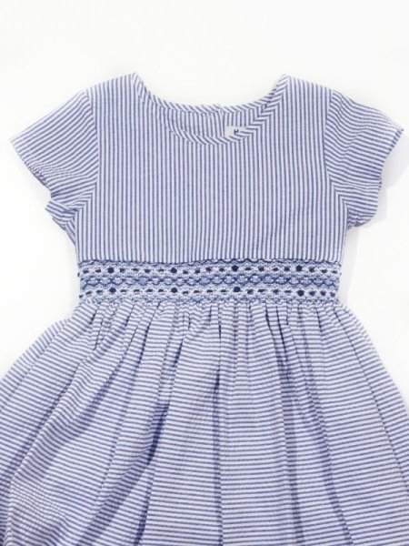 画像2: Malvi&Co.(マルヴィ) サッカー素材半袖スモッキングワンピース（ブルー） 6歳116cm (2)