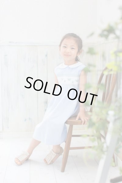 画像1: 【再入荷!!】蝶々が遊ぶスモッキングワンピース(コードレーン ブルーストライプ) 8歳140cm (1)