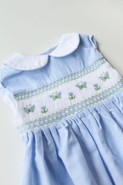 画像2: 【再入荷!!】蝶々が遊ぶスモッキングワンピース(コードレーン ブルーストライプ) 8歳140cm (2)