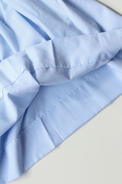 画像4: 【再入荷!!】蝶々が遊ぶスモッキングワンピース(コードレーン ブルーストライプ) 8歳140cm (4)