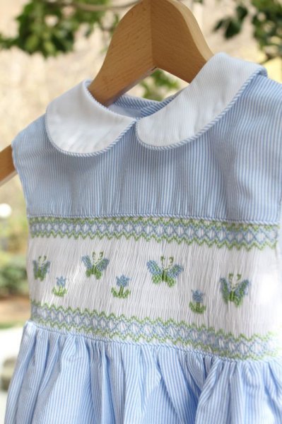 画像3: 【再入荷!!】蝶々が遊ぶスモッキングワンピース(コードレーン ブルーストライプ) 8歳140cm (3)